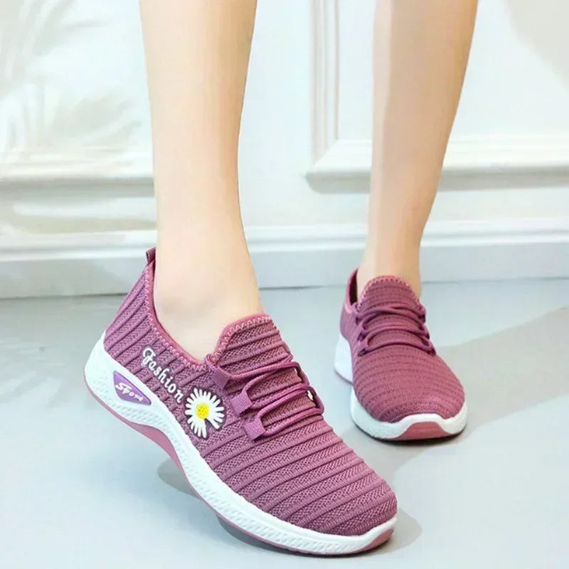 Fashionable sports shoes for women, thick and breathable soft soled mesh, lightweight casual shoes, trendy coconut shoes