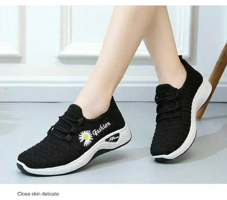 Fashionable sports shoes for women, thick and breathable soft soled mesh, lightweight casual shoes, trendy coconut shoes